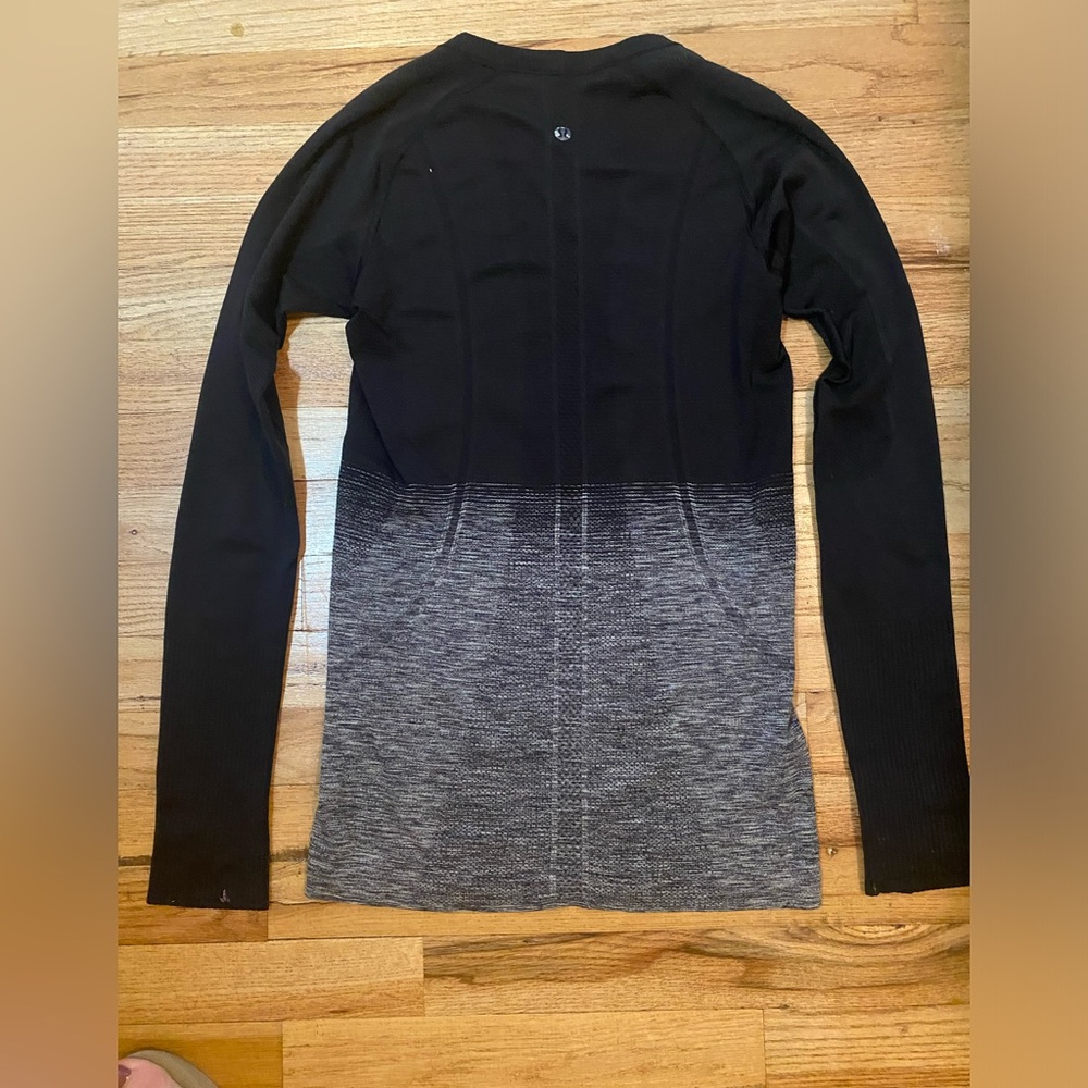 Lululemon swiftly tech top.